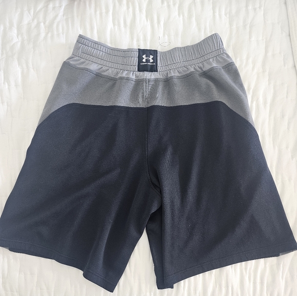 Under Armour Basketball Shorts - Picture 2 of 3